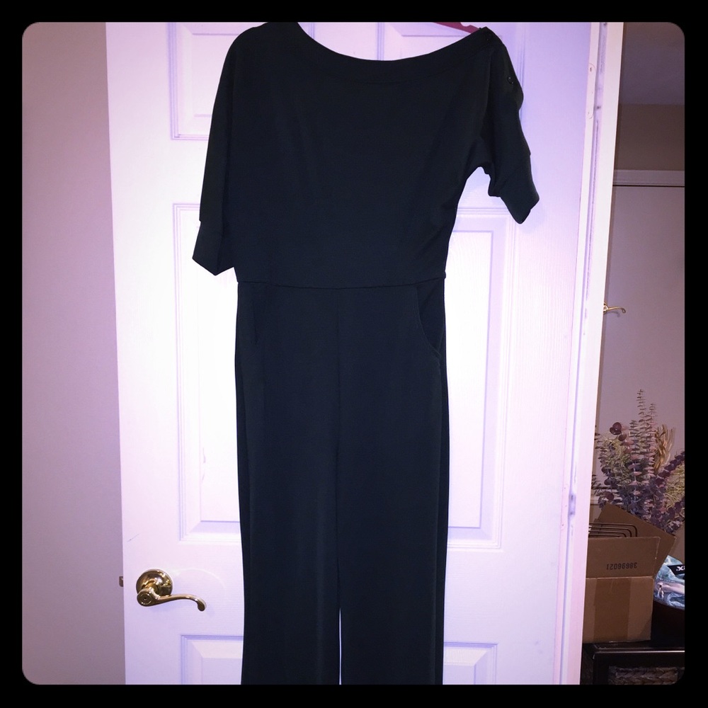 Asymmetrical shoulders/sleeves jumpsuit